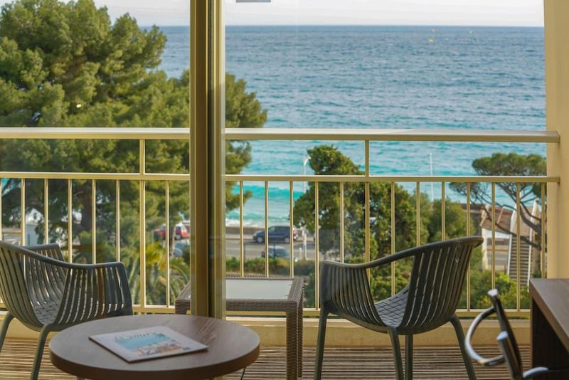 Luxotel Cannes - Image 2