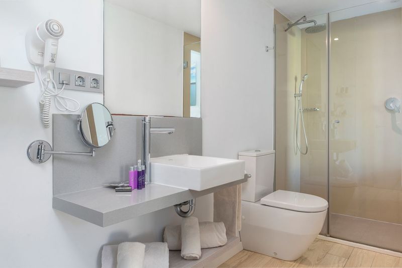 Llaut Boutique Hotel - Image 8