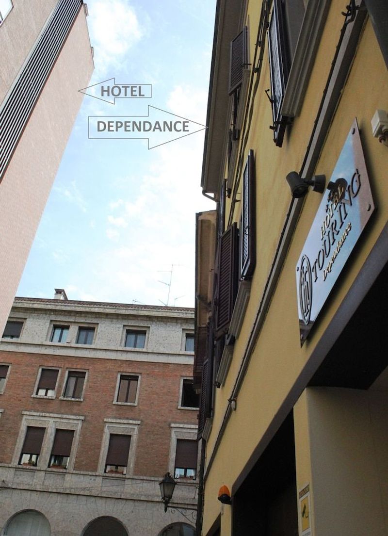 Hotel Touring - Image 7