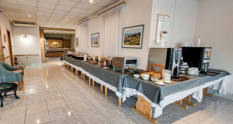 Sliema Marina Hotel - Image 9