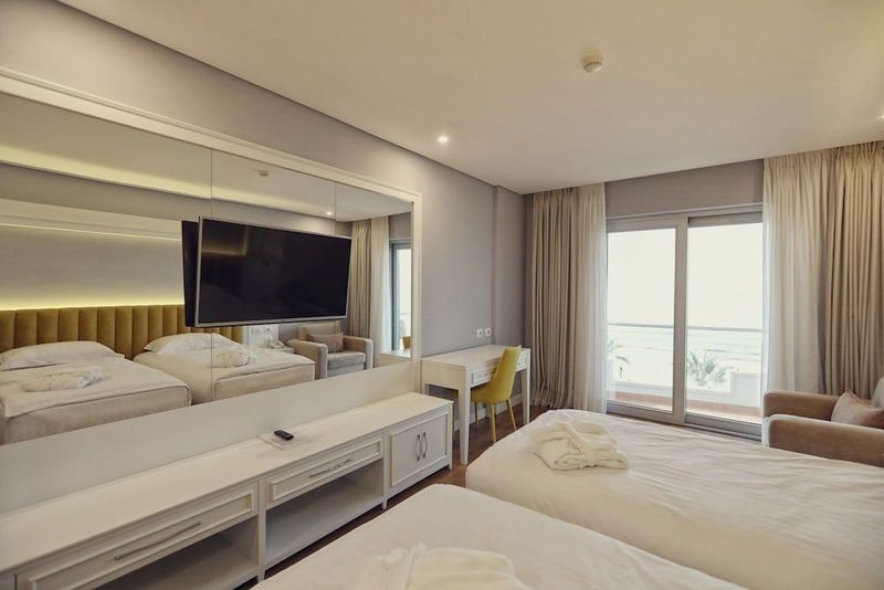 Premium Hotel Beach - Image 1