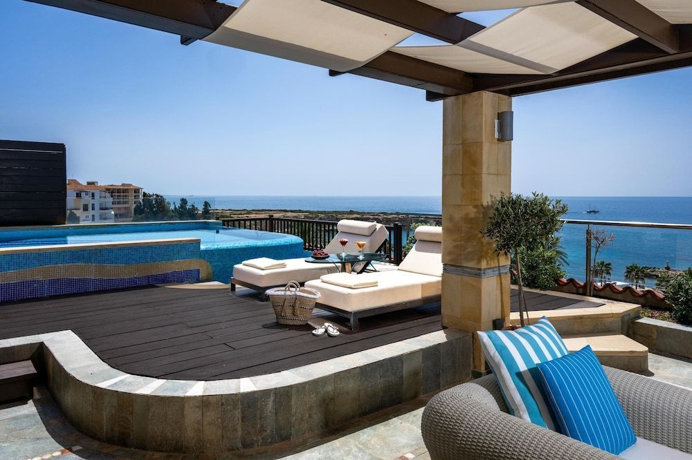 Coral Beach Hotel & Resort - Image 3