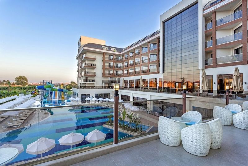 Glamour Resort & Spa - Image 4