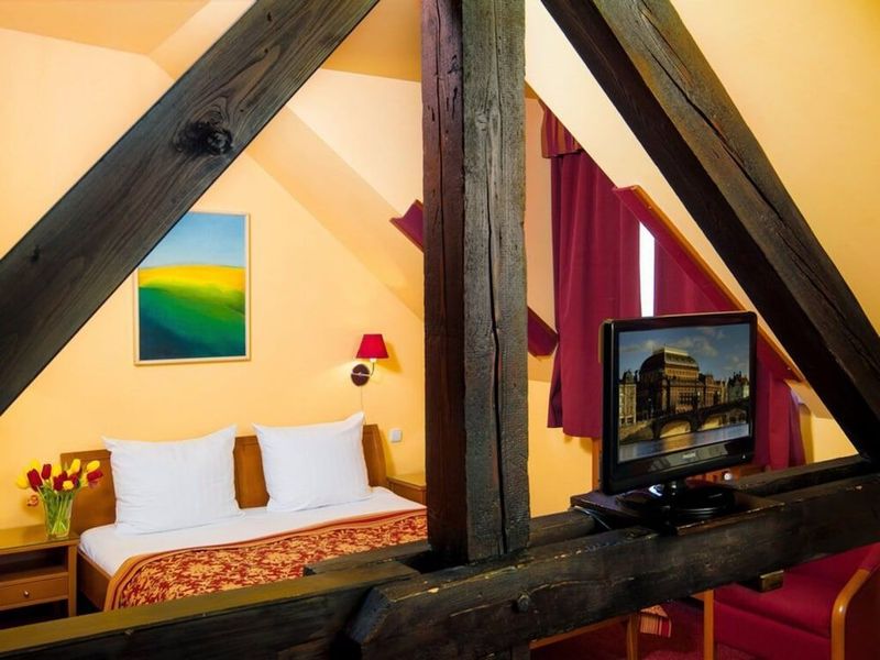 Hotel Cloister Inn - Image 7
