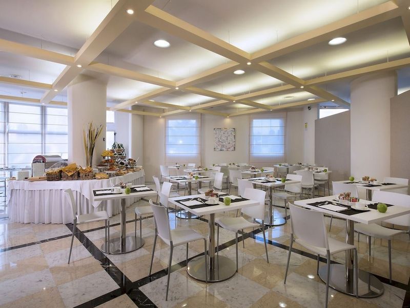 CDH Hotel Bologna - Image 6
