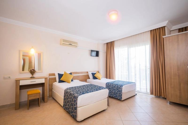 Cats Garden Hotel - Image 3