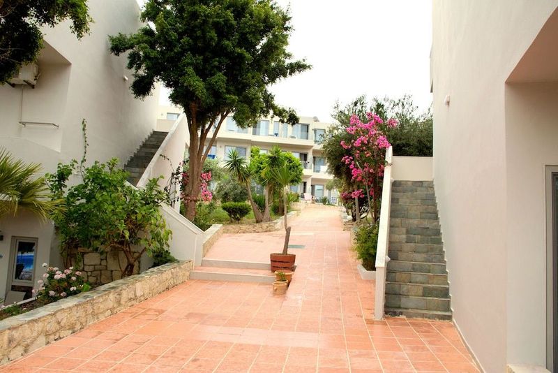 Resol Hotel - Image 8