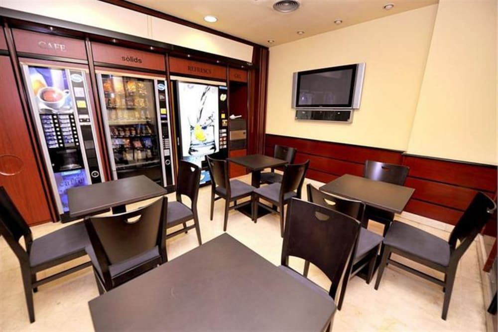 Glories Hotel - Image 6