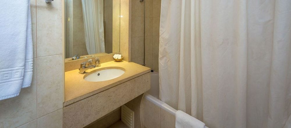 Atismar Beach Hotel - Image 10