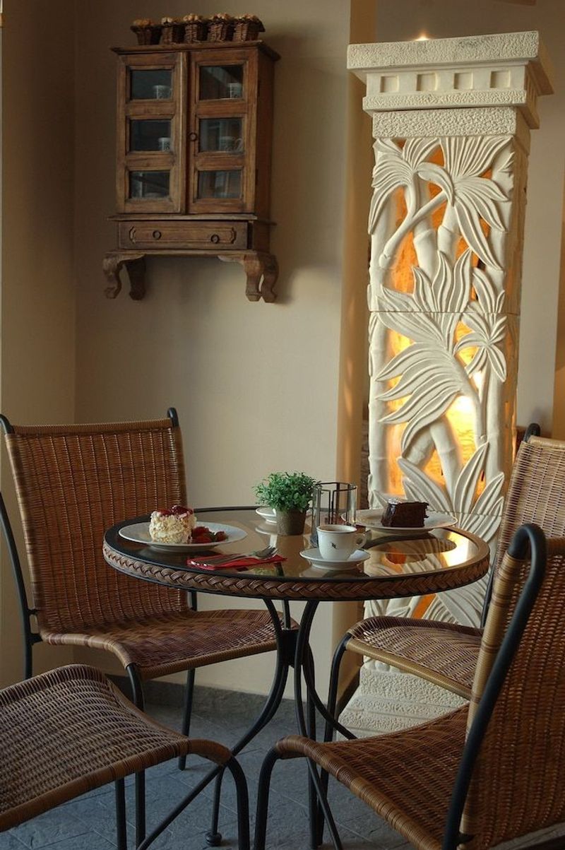Hawaii Hotel - Image 8
