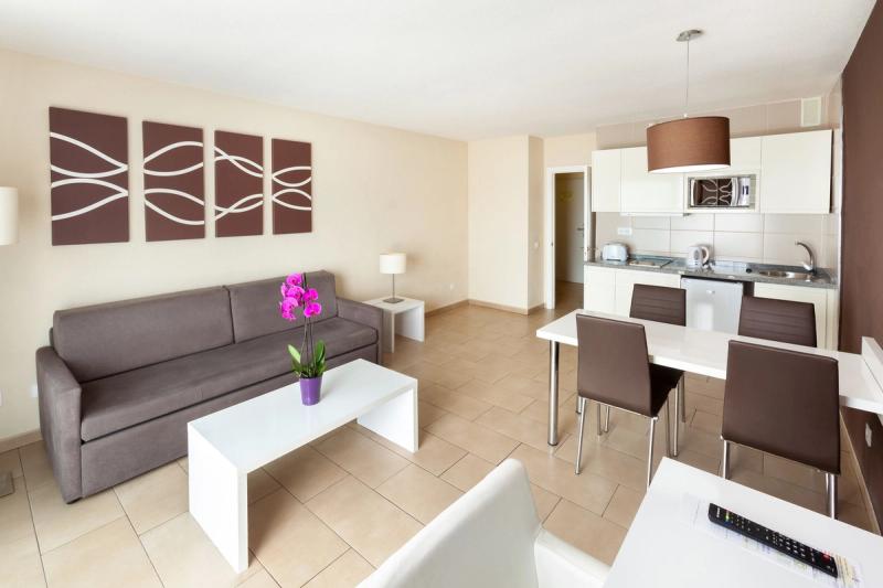 Playa Olid Suites & Apartments - Image 6