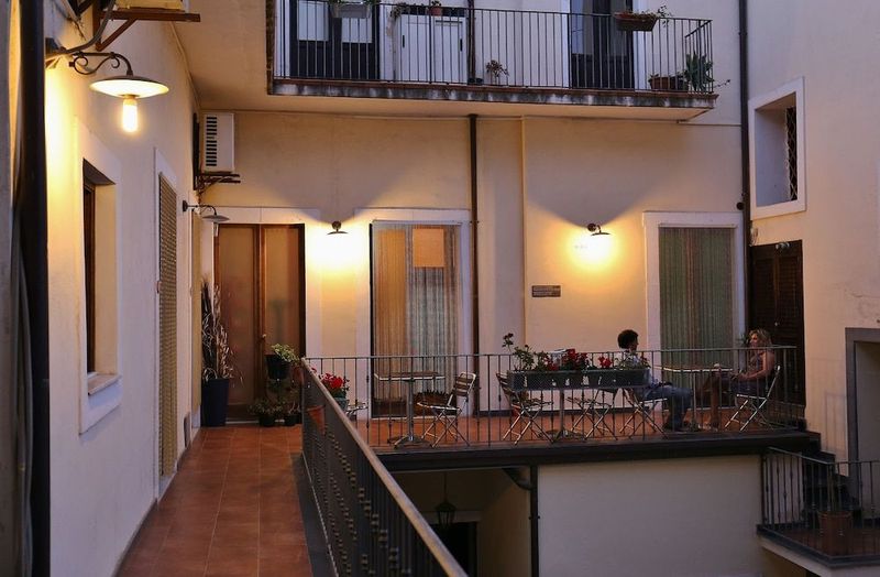 Opera - Image 5