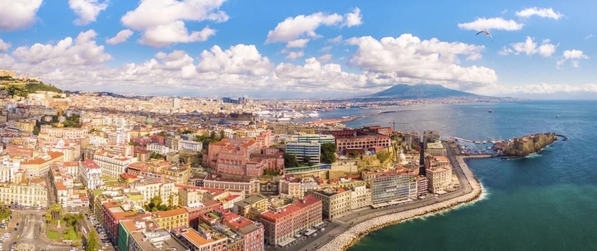 Panoramaudsigt over Napoli og kysten ved Campania, Italien
