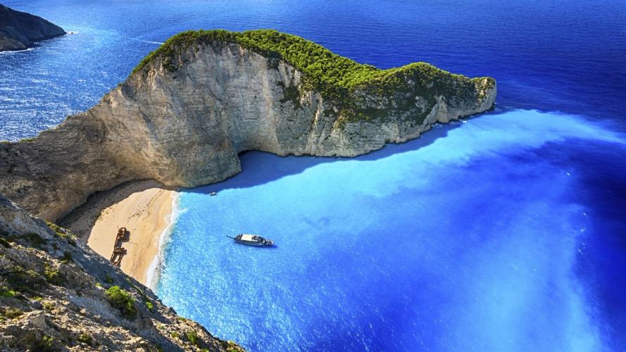 Navagio-stranden på Zakynthos med skeppsvrak och turkost hav.