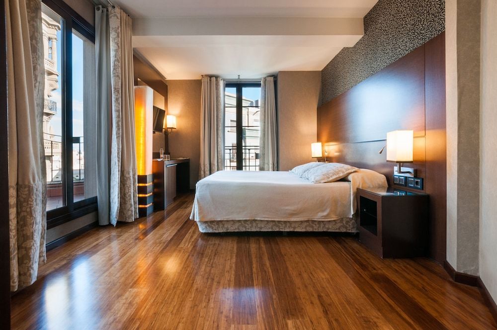 Hotel Colonial Barcelona - Image 9
