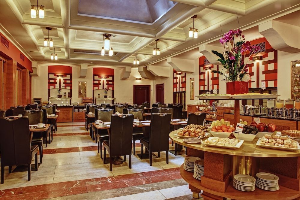 Hotel Majestic Plaza - Image 7