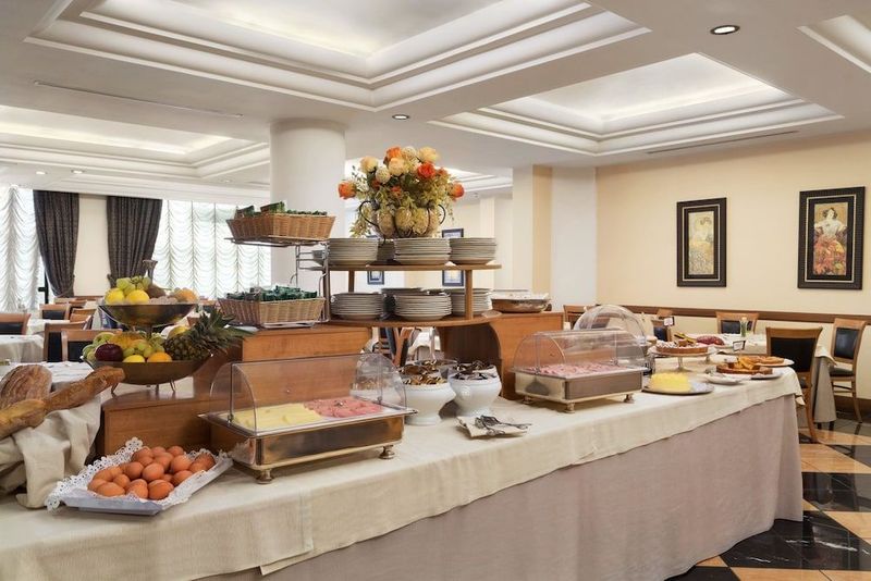 Ramada by Wyndham Naples - Image 7
