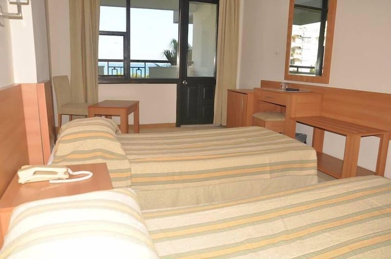 Elysee Hotel - Image 6