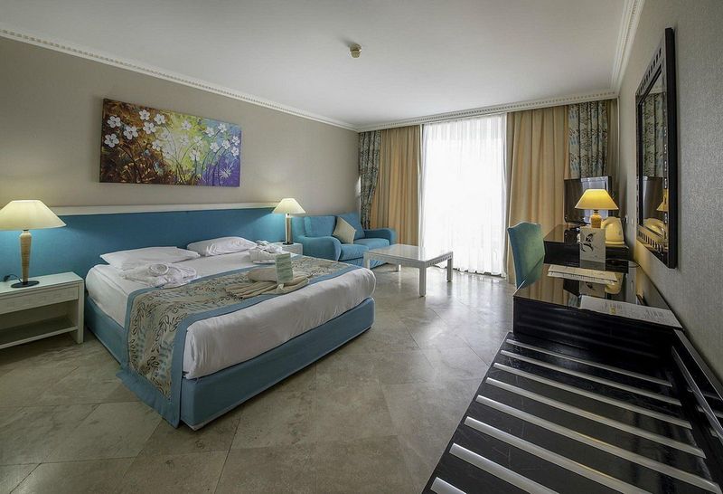 Sunrise Queen Resort Hotel - Image 2