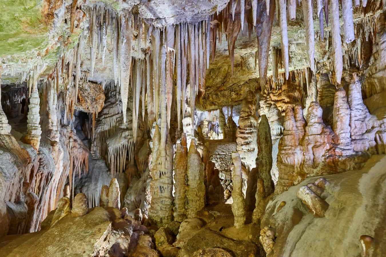 De unikke drypstensgrotter Cuevas de Campanet på Mallorca