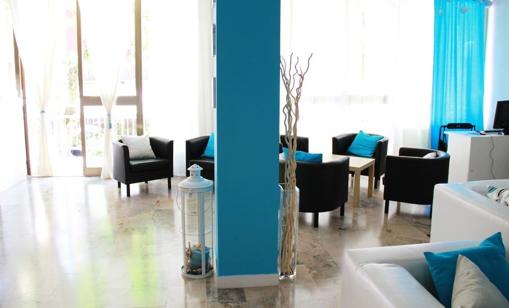 International Hotel - Image 9