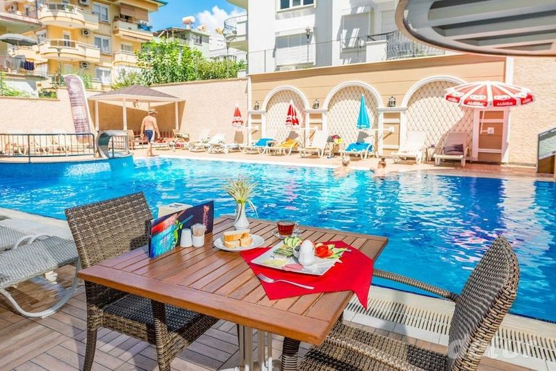 Lavinia Apart Hotel - Image 2