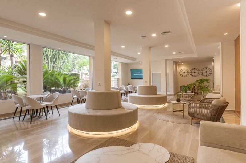 Valentin Reina Paguera Hotel - Image 9