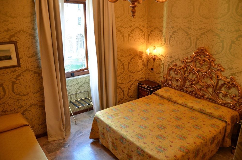 Hotel Des Epoques - Image 10