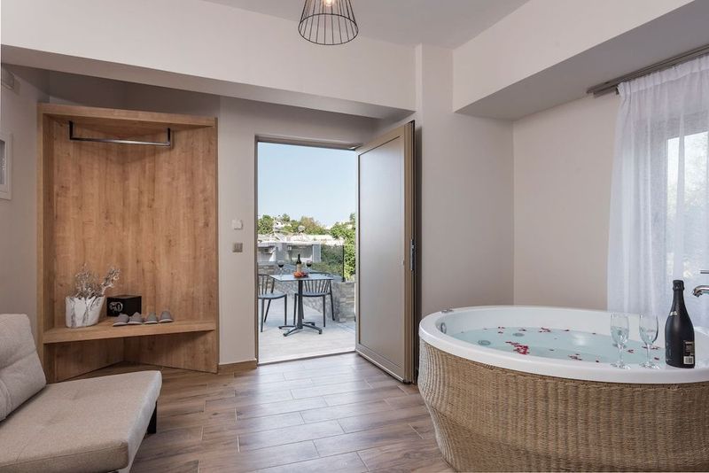 Aequor Luxury Rooms - Image 8