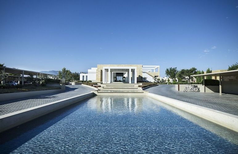 Koppla av vid poolerna på Sentido Pelagos Suites Hotel på Kos i Grekland
