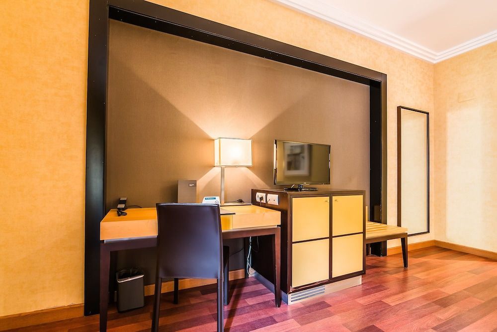 AC Hotel Almeria - Image 7
