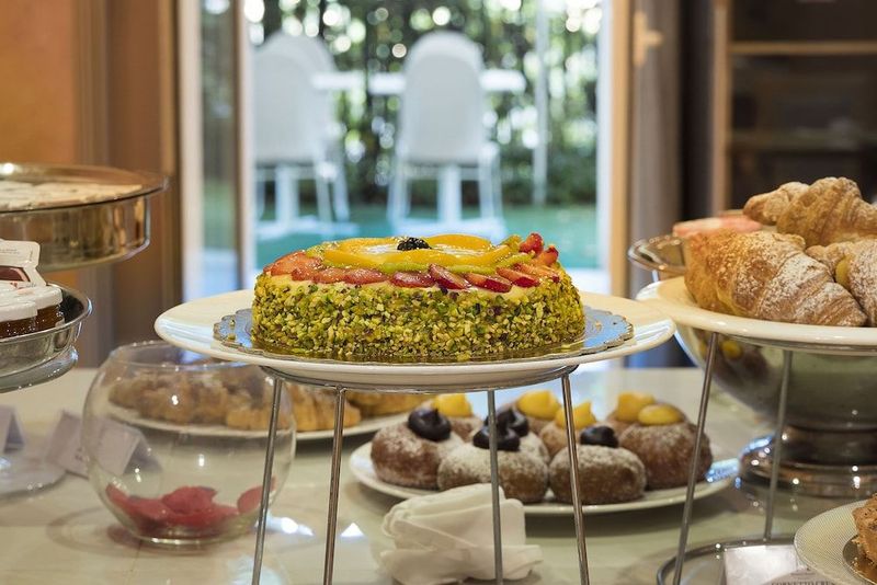 Romano Palace Luxury Hotel - Image 9