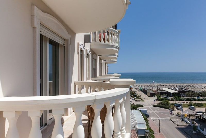 Palace Hotel - Image 2