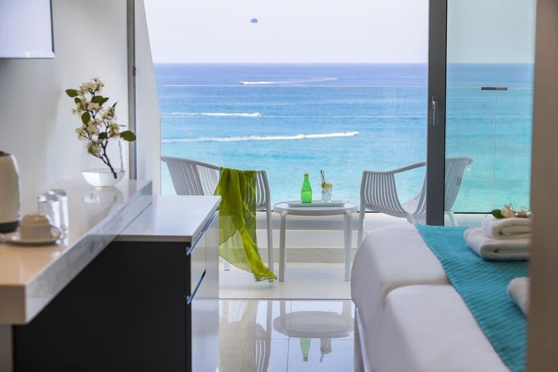 Silver Sands Beach Hotel - Image 2