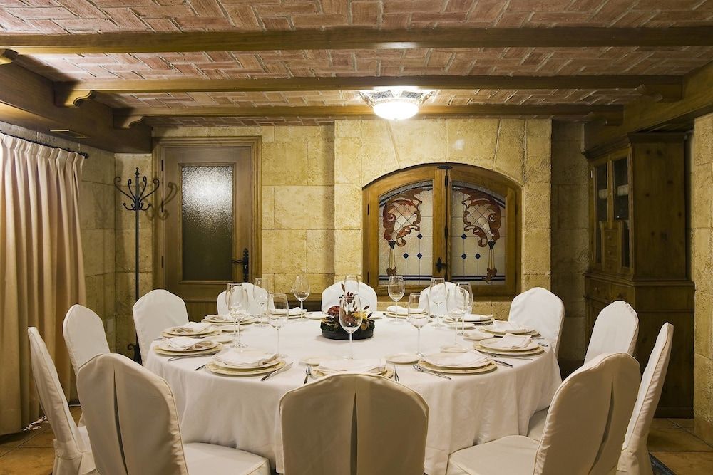 AC Hotel Almeria - Image 9