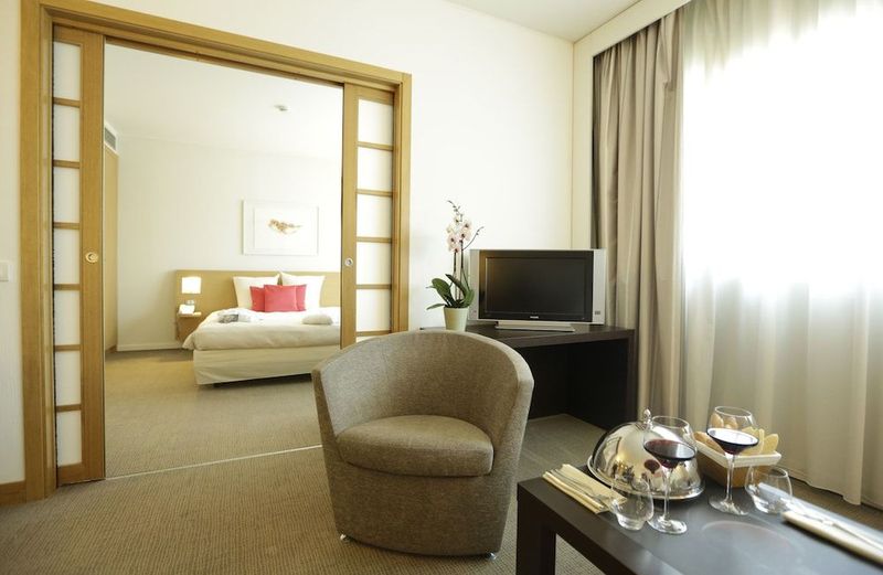 The Sydney Hotel - Image 2