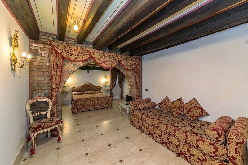 Hotel Pantalon - Image 10