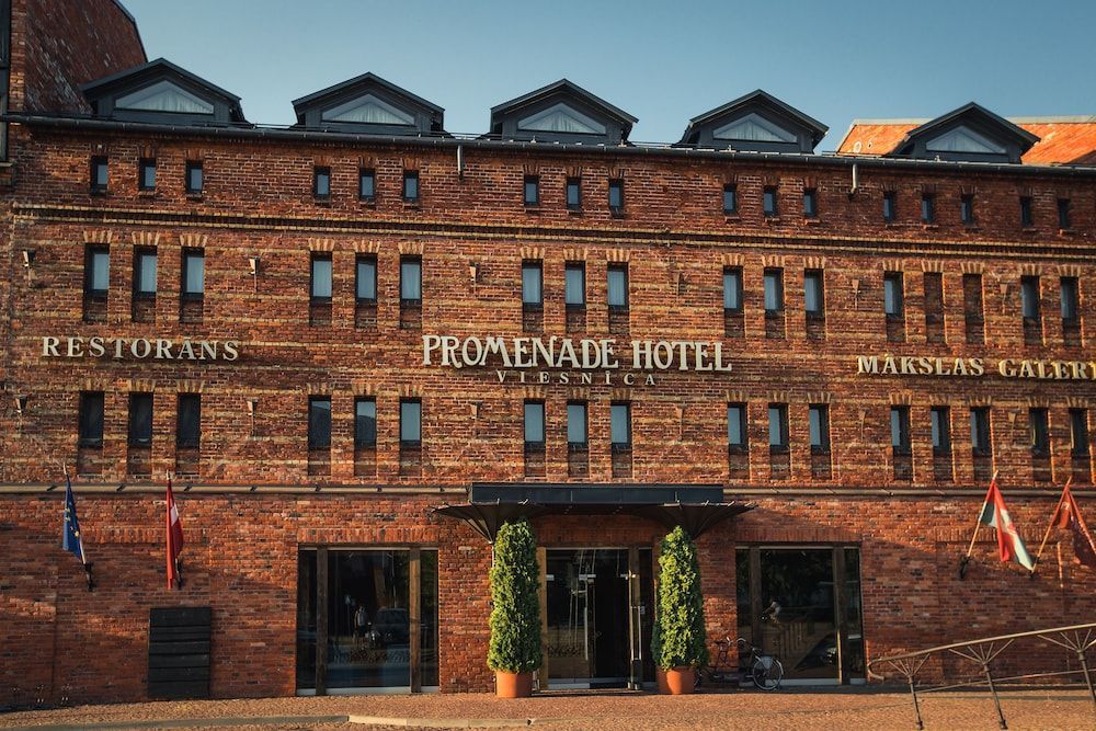 Promenade Hotel - Image 3