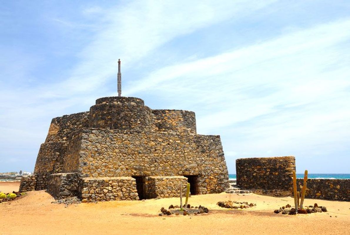 En del av det gamle festningsverket i Caleta de Fuste er et kulturminne på Fuerteventura
