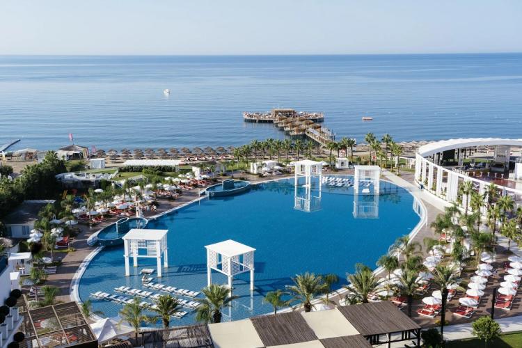 Selectum Luxury Resort Belek ligger rett ved sjøen og tilbyr fasiliteter for både store og små på turen til Tyrkia.