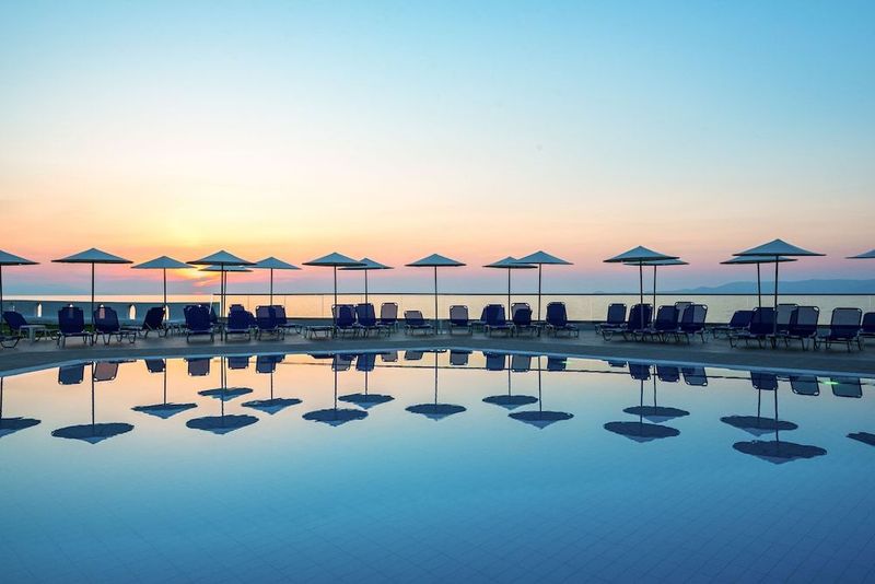 Themis Beach Hotel - Image 1