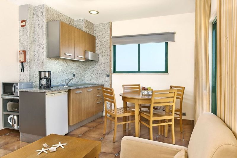Oceanus Aparthotel - Image 10
