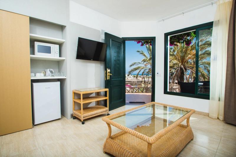 HL Club Playa Blanca Hotel - Image 9