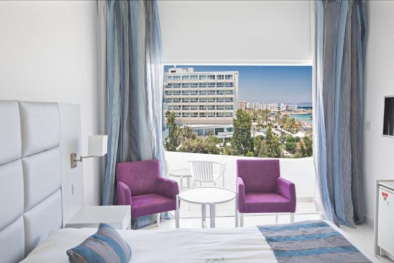 Silver Sands Beach Hotel - Image 7