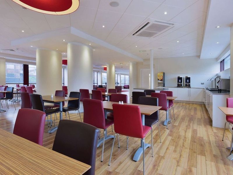 Travelodge London Wembley - Image 4