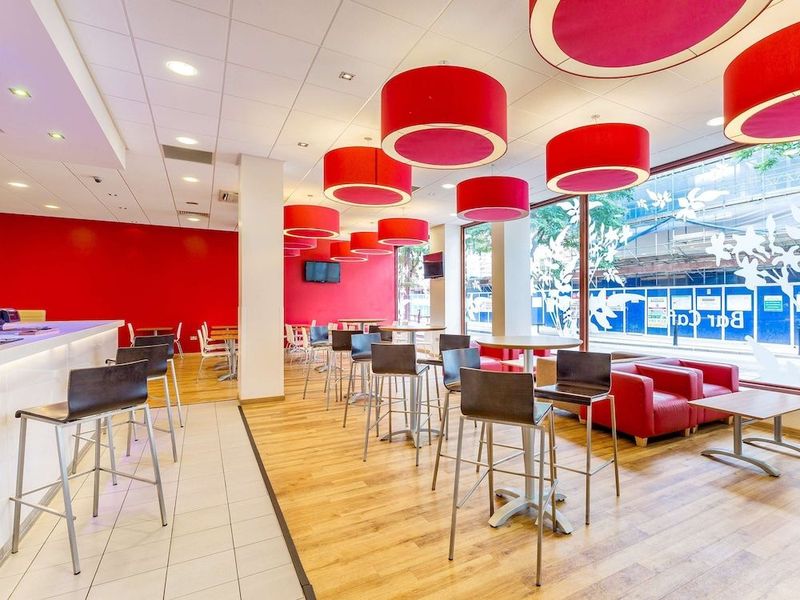 Travelodge London Woolwich - Image 3