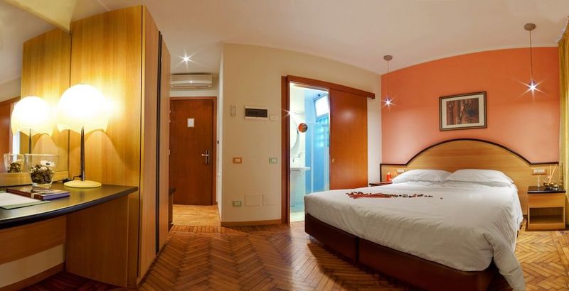 Hotel Touring - Image 9
