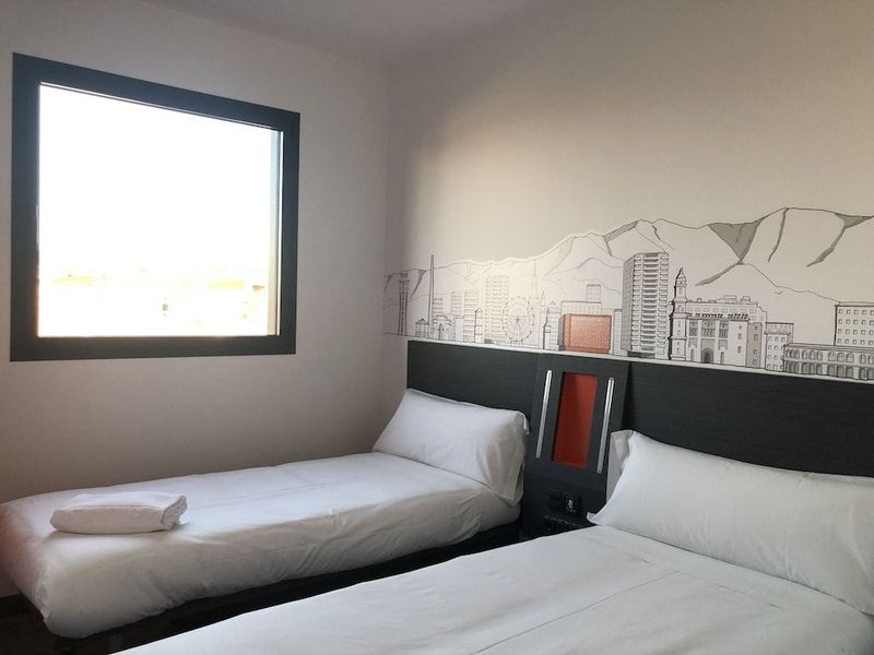 Easyhotel Malaga City Centre - Image 8