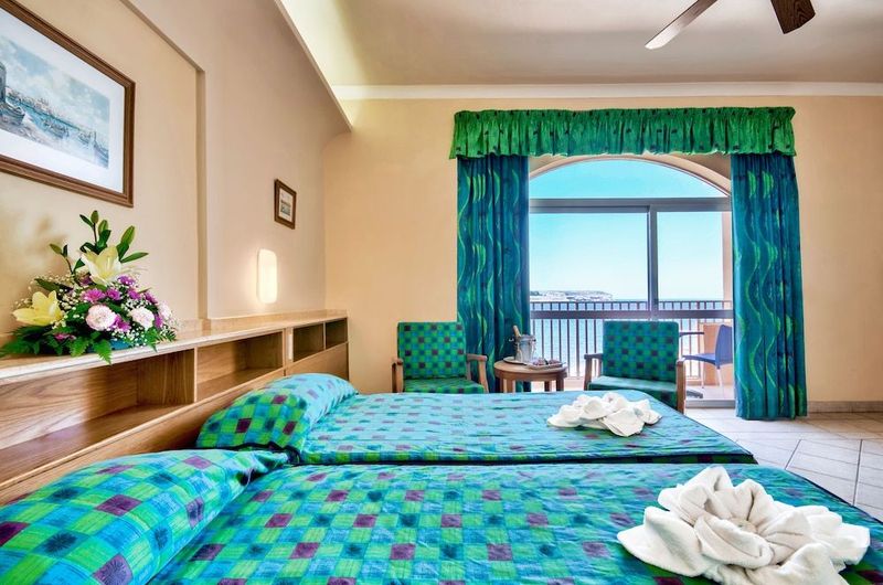 Paradise Bay Resort Hotel - Image 4
