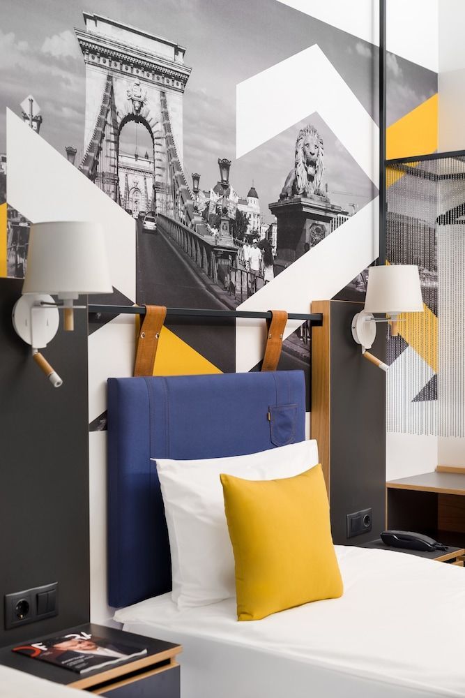 D8 Hotel - Image 10